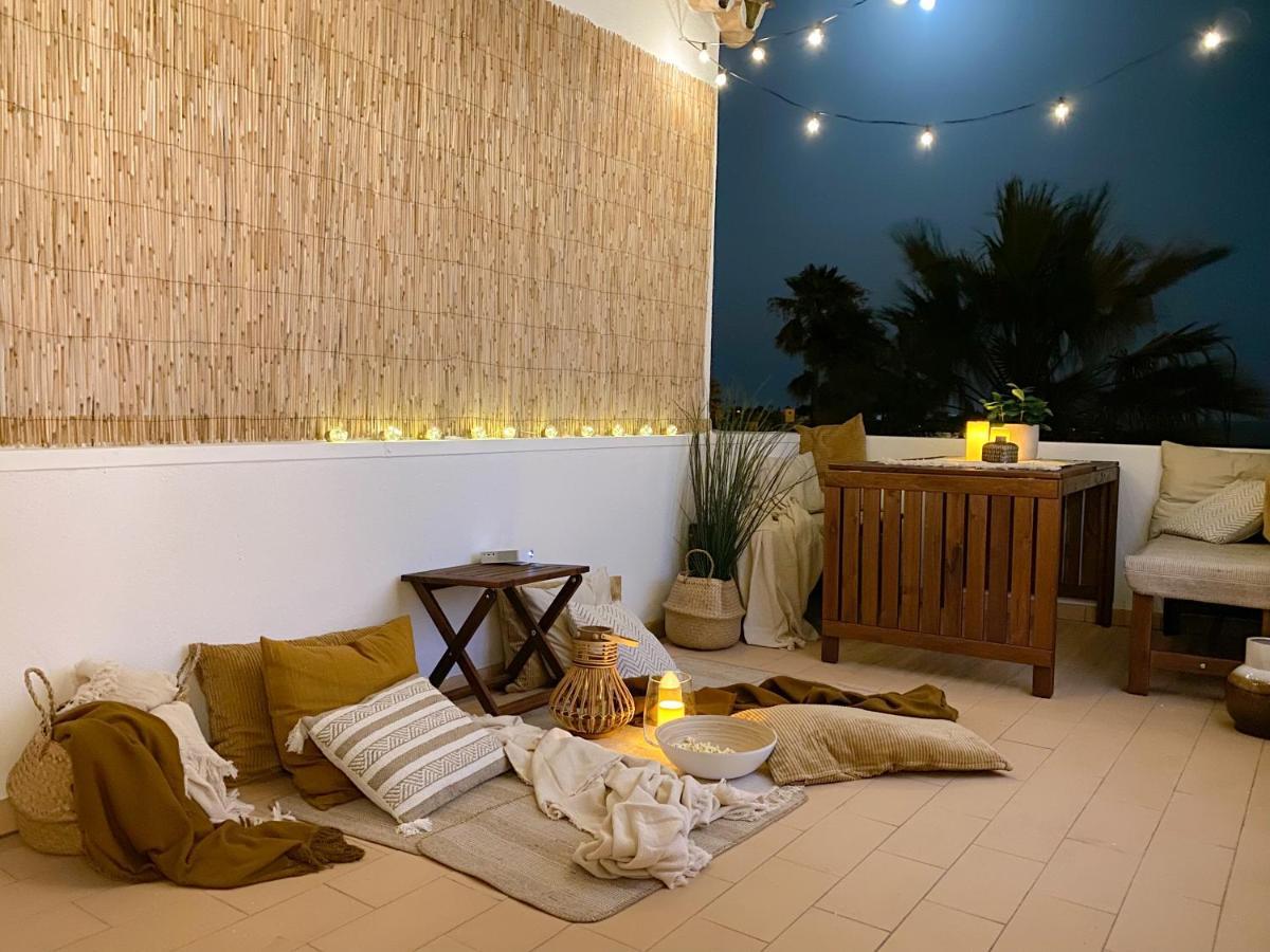 Beach Villa With Ocean View And Rooftop Cinema Гия Экстерьер фото
