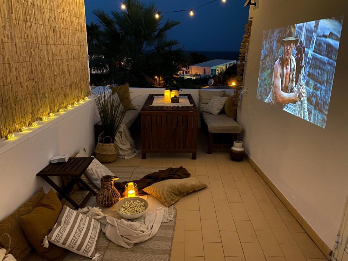 Beach Villa With Ocean View And Rooftop Cinema Гия Экстерьер фото